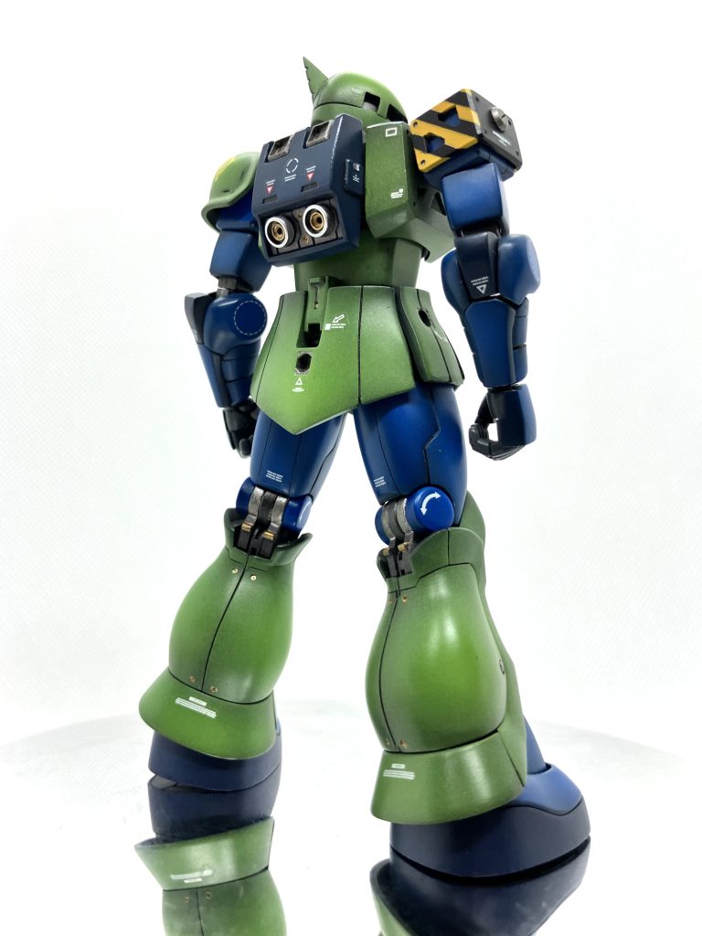 バックショット。バーニアはガイアのスターブライトシルバー。細部の塗装にはアクリジョンのゴールド。タミヤアクリルカラーのシルバー、シタデルのガンメタっぽいやつを使用しています。フレームは焼鉄色です。