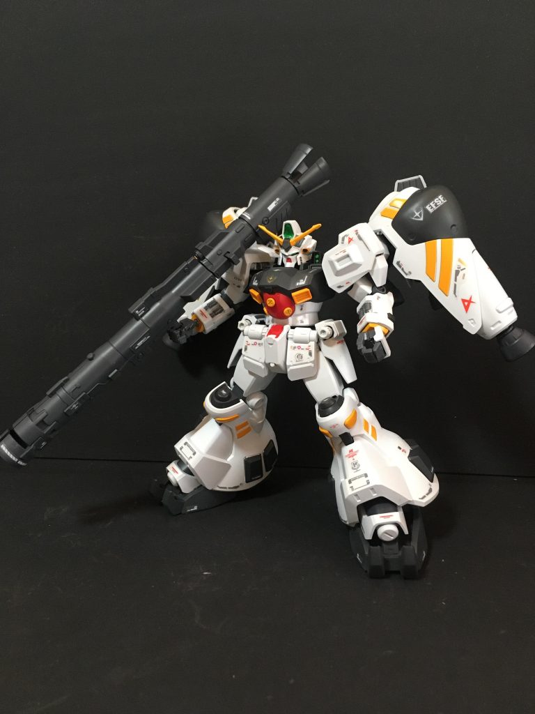 シールド無し状態武装はアトミックバズーカではなくビームバズーカとしています。