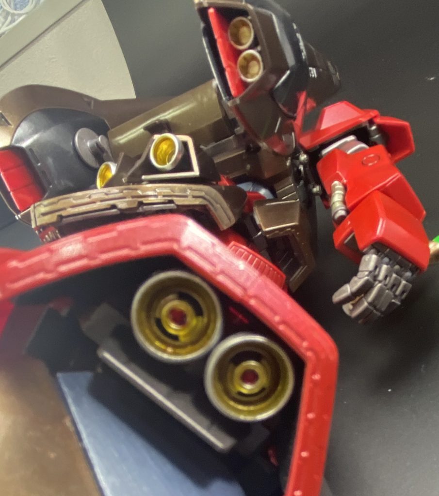 バーニアの中もマスキングをして塗り分けました。