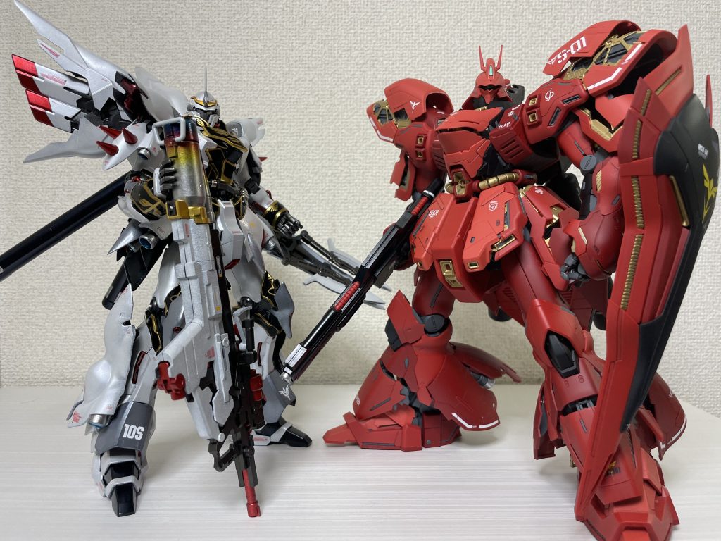 白い彗星と赤い彗星による紅白合戦サザビーは部分塗装艶消しのみですまたサザビー作りたいですね。