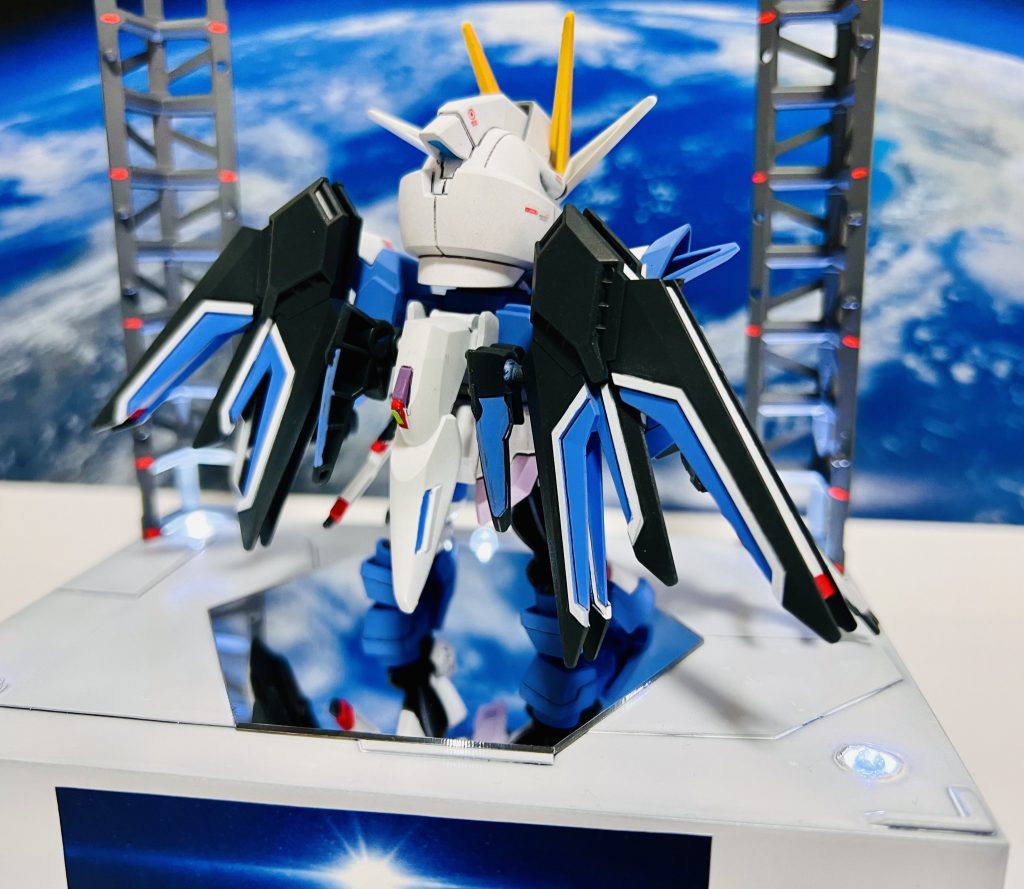 機動戦士ガンダムSEED FREEDAM SDガンダム EXスタンダード ライジングフリーダムガンダム 発進シーケンス風ジオラマ付き塗装済み完成品–2枚目/制作者：H4co Y