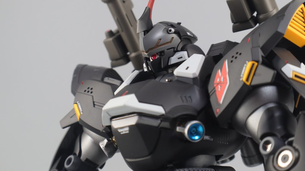 モノアイの周りにMSサイトレンズを使用し眼力をアップさせました