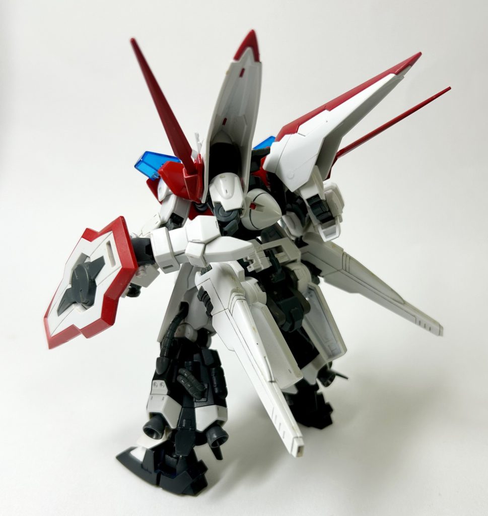 機体のギミックとして、背面にサブアームを取り付けています。機体改造の中で、この様なちょっとしたギミックを仕込むのが好き。以下アピールショットです。