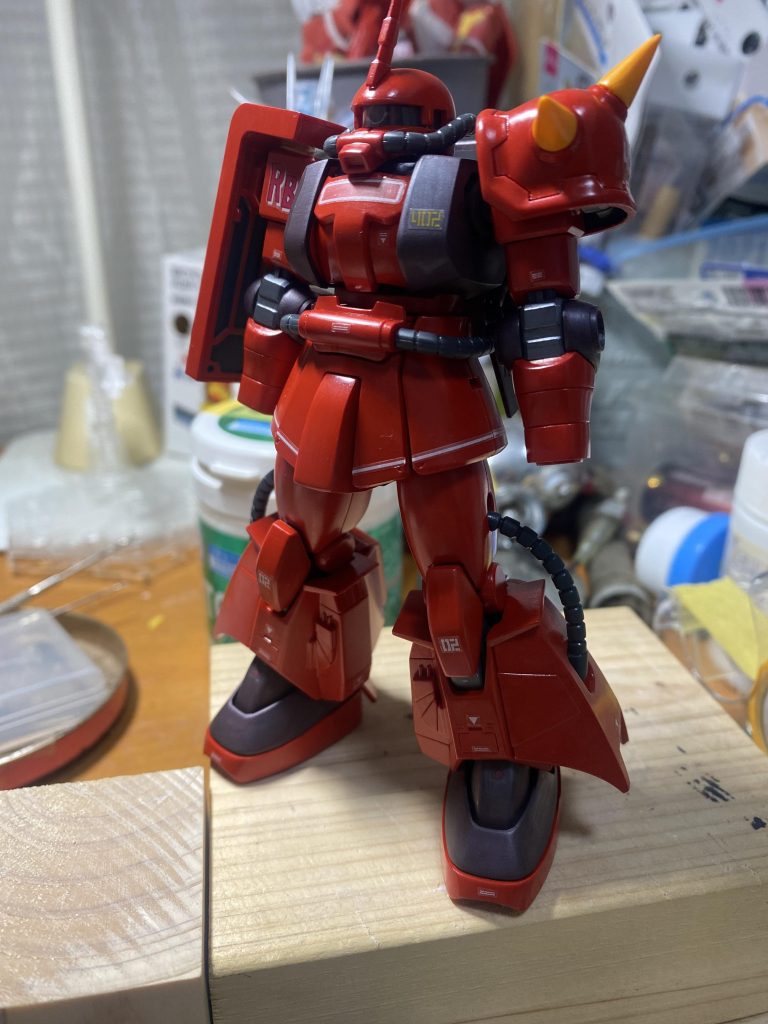 筆塗り全塗装完了、ウェザリング前今回はキット付属のテトロンシールを使用したためコーションマークが浮いて見えますね。この後のトップコートからのウェザリングで少しは緩和できたかなと