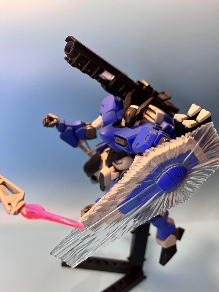 デスティニーのビームブーメランが肘に良い感じに着きそうだったのでやってみました。