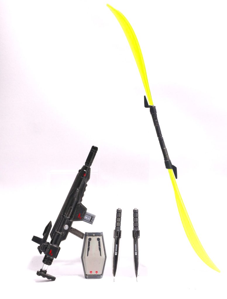 アサルトビームライフルは、ストック部分が延長可能。ビームサーベルは、柄頭にネオジムを仕込んでます。