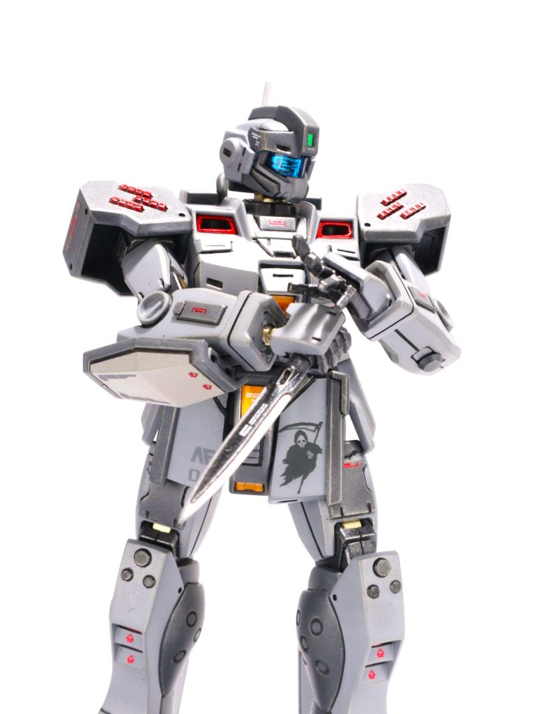 各アーマーをパージし、ナイフを構えてポージング。