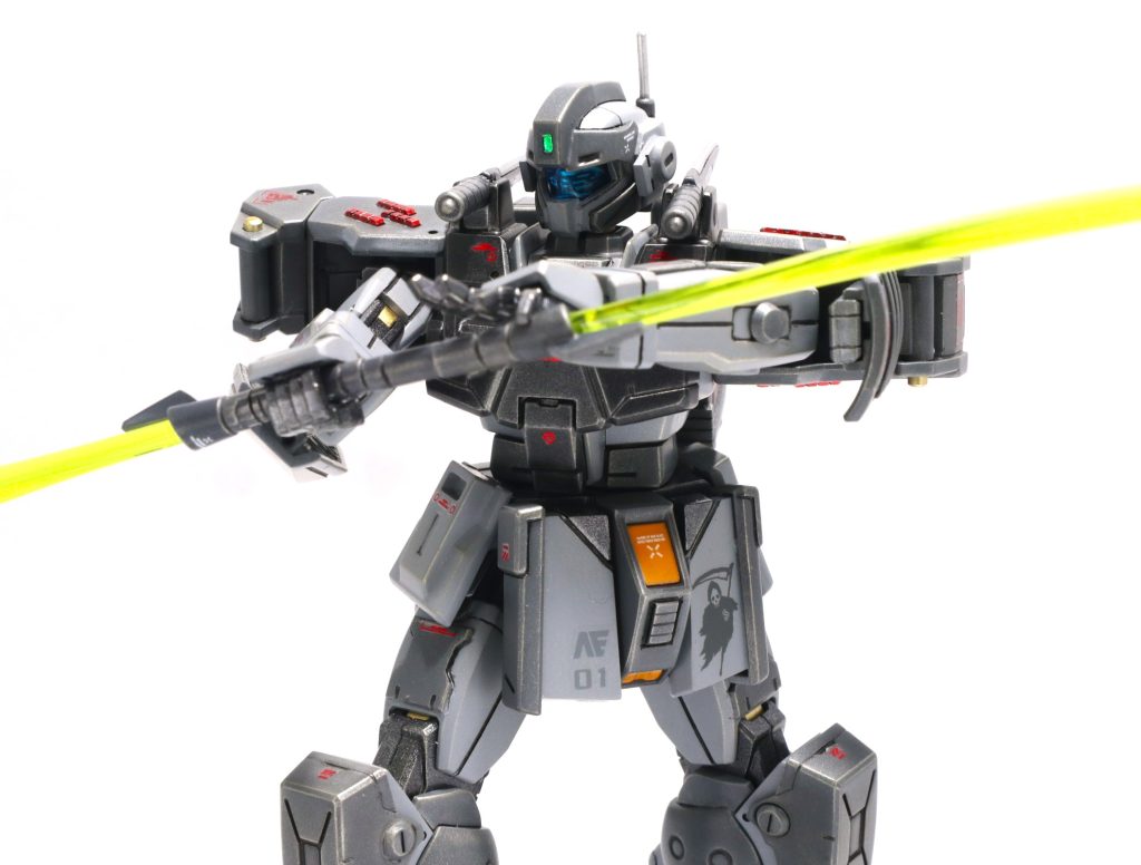 ビームサーベルを接続し、ビーム薙刀として使用可能。