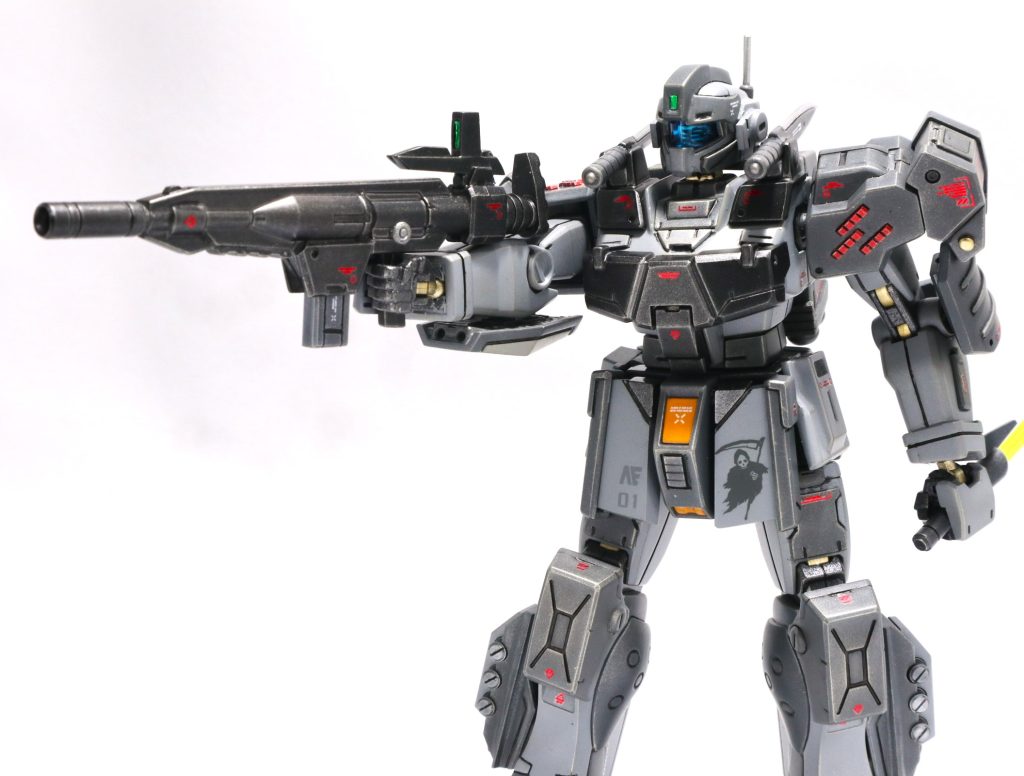 ビームアサルトライフルを構えて。