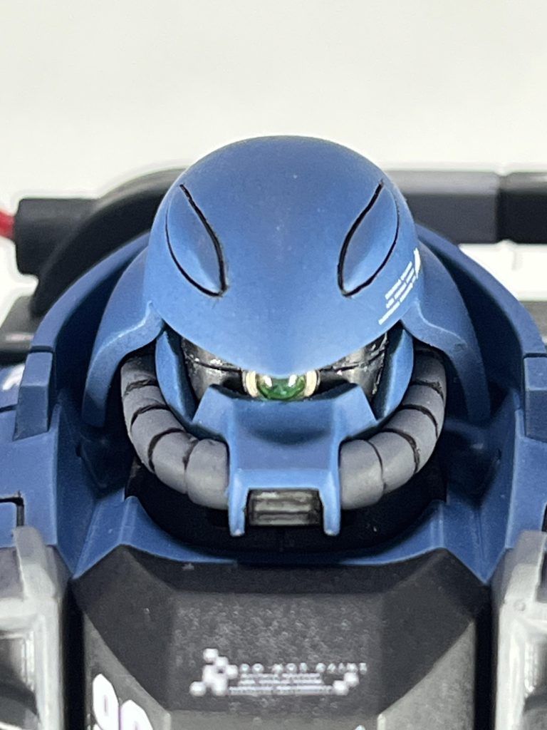 モノアイはメタルパーツ+クリアパーツで表現。一度やってみたかったんですよ。