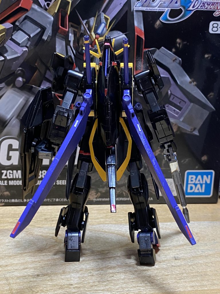 手持ちの武器(ツールやら何やら)は・アルティメットニッパー・缶スプレー(ガンメタ、ブラック、パープル)のみ闇が深いということで、より黒く、より暗い色へ^_^