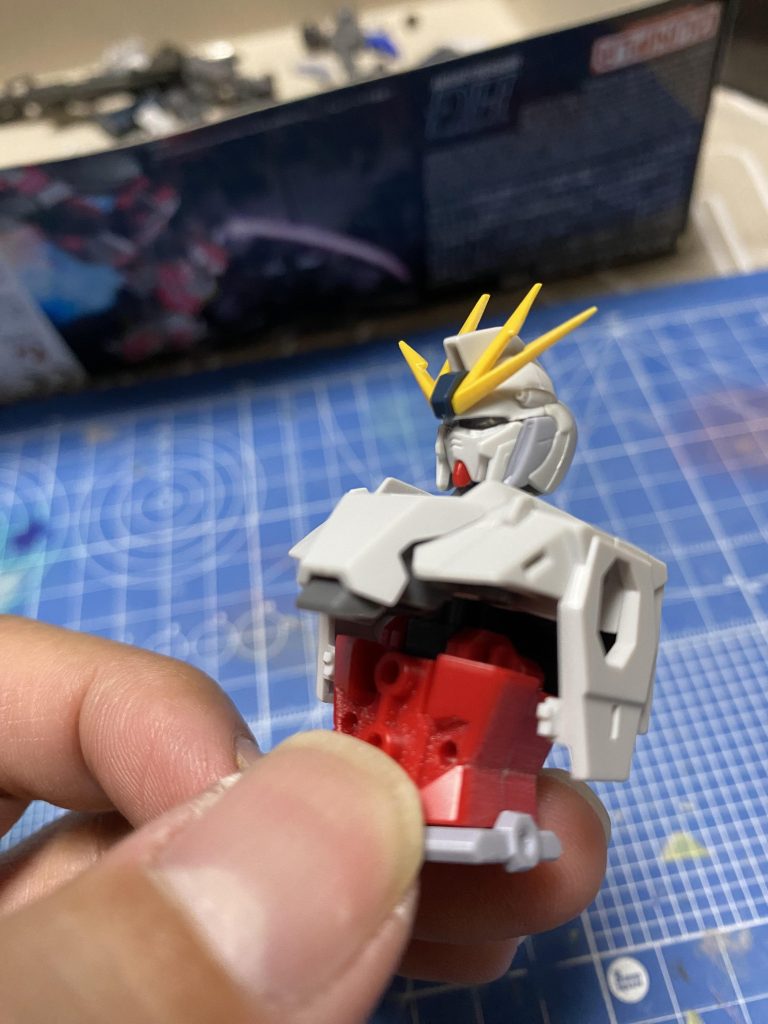 顔の微調整。キットのままだと目付きがキツめかなーとヾ(:3ﾉｼヾ)ﾉｼ