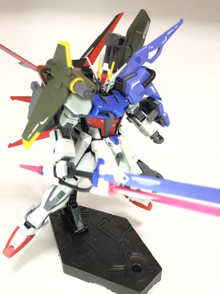 シュベルトゲベール塗り分けしんどかったのに、1度背中に格納したら少し剥げてしまったのでずっと持たせたままにします！