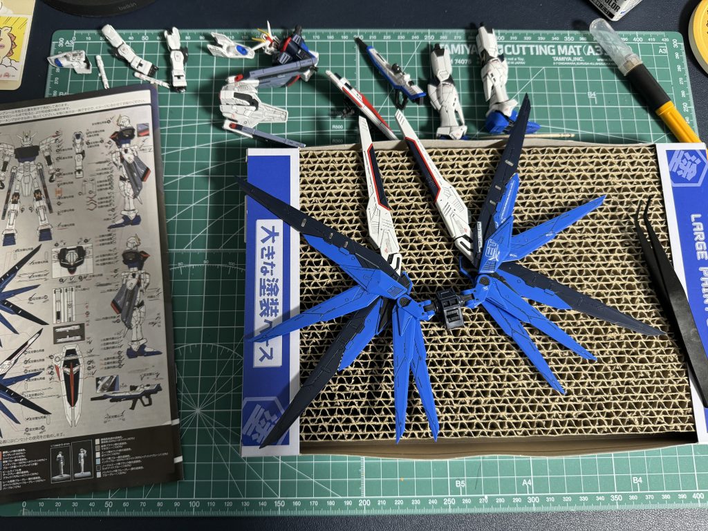 デカール貼りも向きを調べたり位置調整とかで地味に時間かかりました。