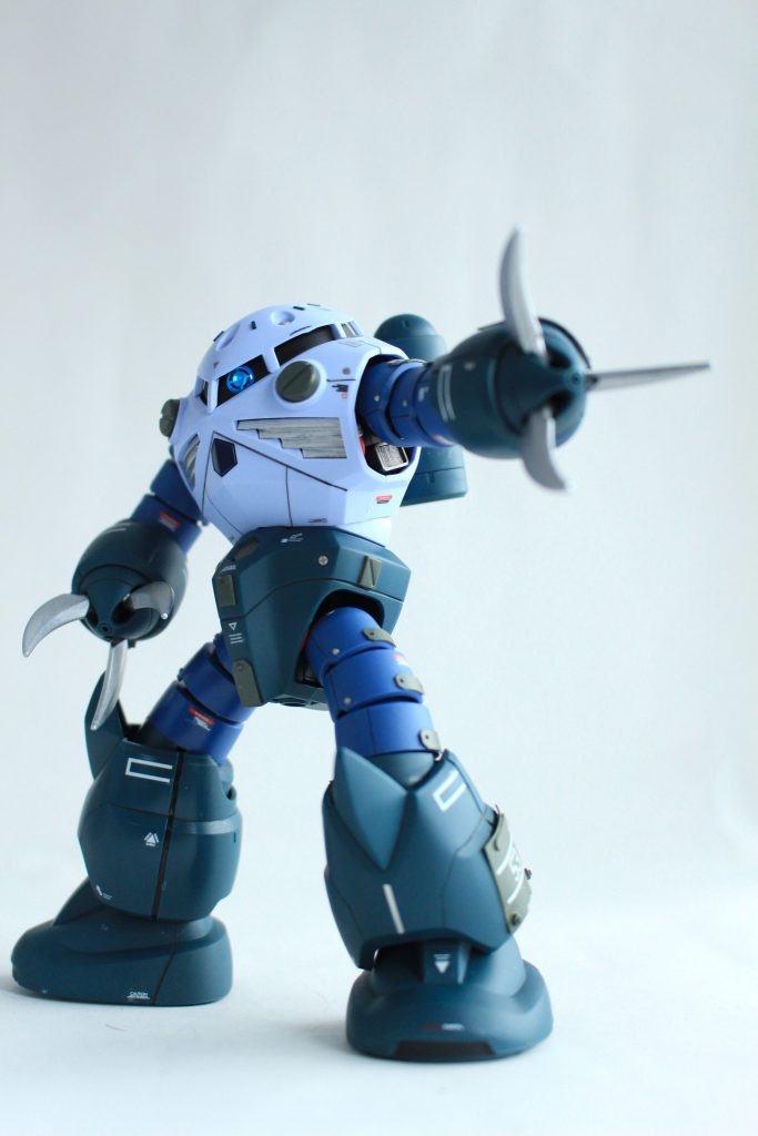 わきの下とか股も、見えない部分に加工してます。穴開けてパイピングもしていますが、ぜんぜん見えないですね。ズゴックはいったん完成したけど、ここから汚していくつもりなので乞うご期待！