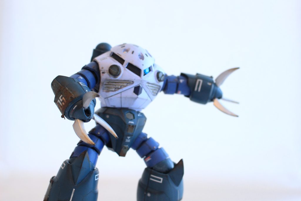 定番のズゴックポーズ。次は本体もサビサビにしてみたいですねー。