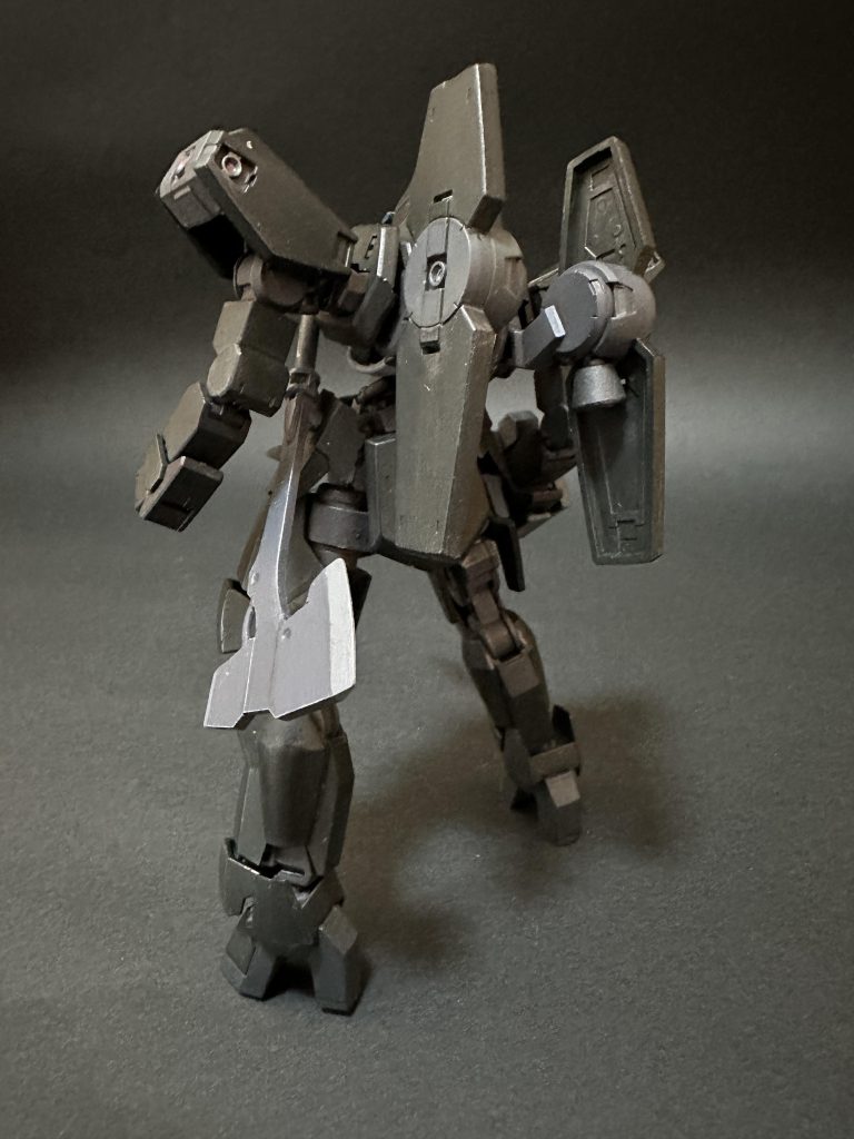 グレイズの兄弟機として開発されていたという設定を聞いたことのあるシュヴァルベグレイズ。正式採用される仕様になるまでにはいくつかのバージョンがあったかもしれないなと思って作ってみました。