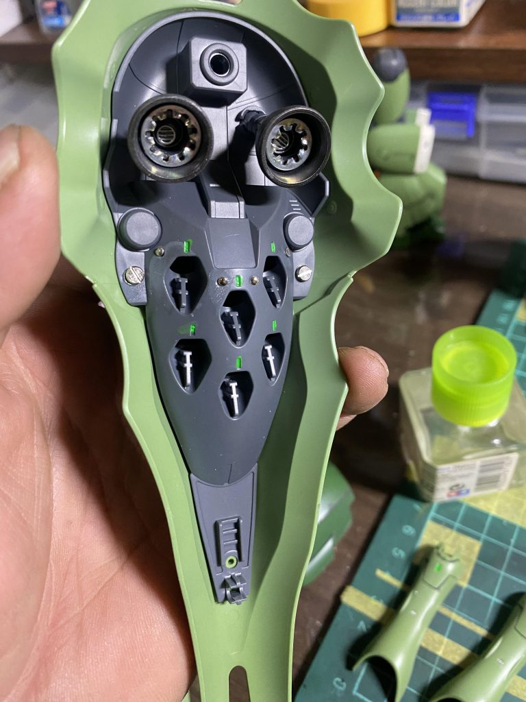 メタルボールなどを使用ファンネルコンテナに蛍光グリーンで差し色