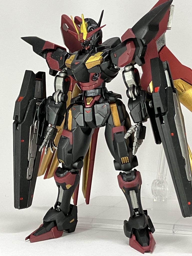 ベースキットにエアリアル改修型を使い、ウルとソーンからフェーズドアレイキャノンを計2ヶを腕部に装着。バックパックはストフリの物を使用しています。