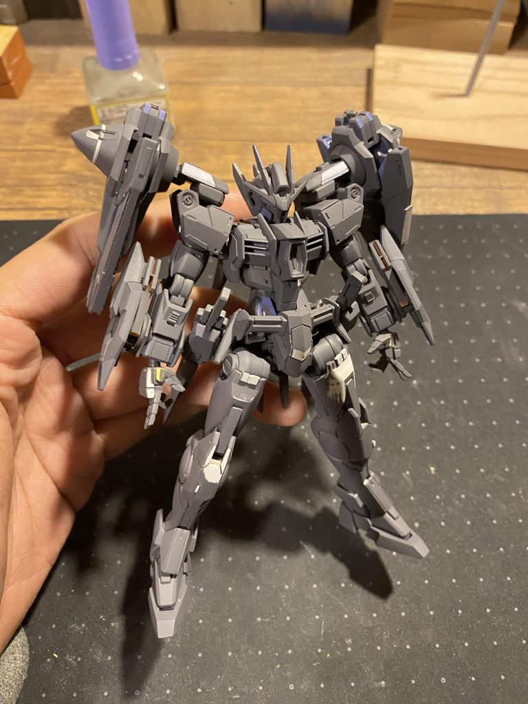 サフは極力吹かぬよう2回までに収めてエッジが潰れないよう極力完成した状態でサフを吹き最低限での修正で済むように製作を進めていました!