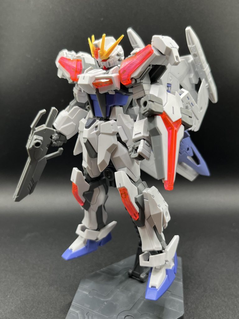 EGビルドストライクはパーツの色分け、3mm穴の拡張性本当に素晴らしいです。ちょっとした改造でサマになるので色々と試したくなります。