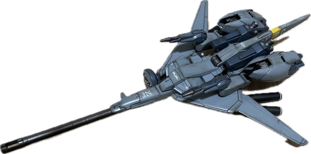 さらに変形までしますので、ランナーパテを使い、成形色の部分塗装のみで仕上げました。