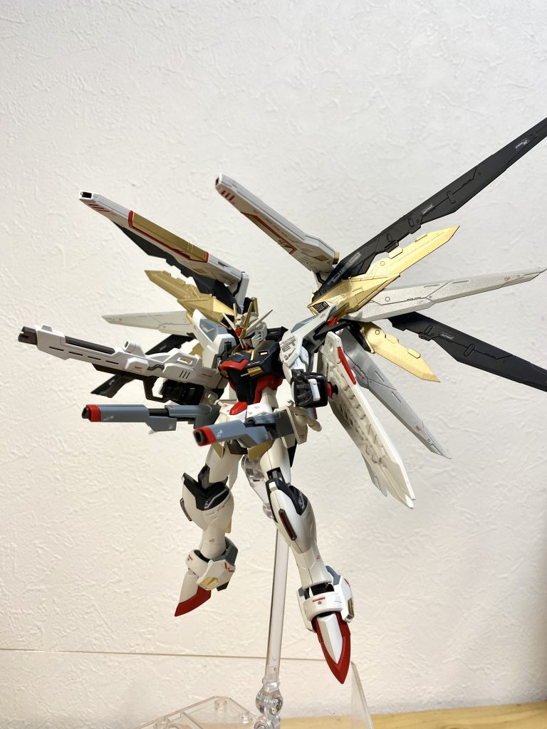 RGフリーダムガンダムのバックパックとシールドを移植して、塗装はバックパックのみホワイトパールをゴールドやホワイトの上から塗装。ラクス様も喜ばられるかとw