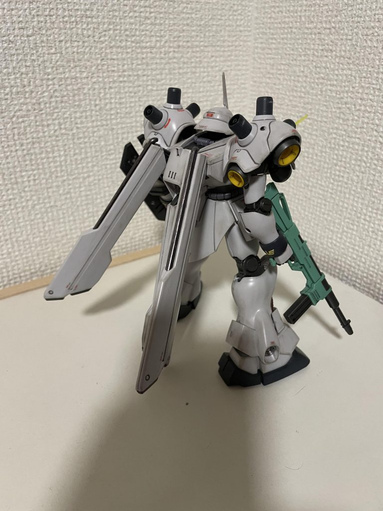 バーニアは飾る時にジャマにならない様、稼働式に小改造しています。