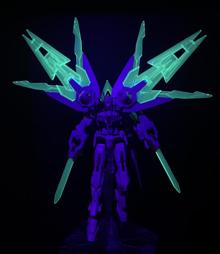 最近のクリアパーツは無塗装でもよく光ります。