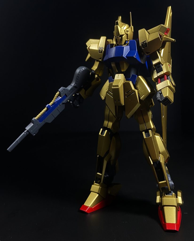 ビームライフルの塗り分けが割と綺麗にできたので満足です。キットを作り終わってからデカールを入手しましたが、面倒なので付属のシールのままです。笑