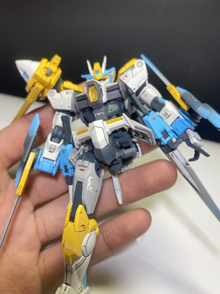 股関節も見えないところですが、構造上の曲線があり気に入らなかったので自分なりの解釈でプラ板からスクラッチしたディティールで埋めています!