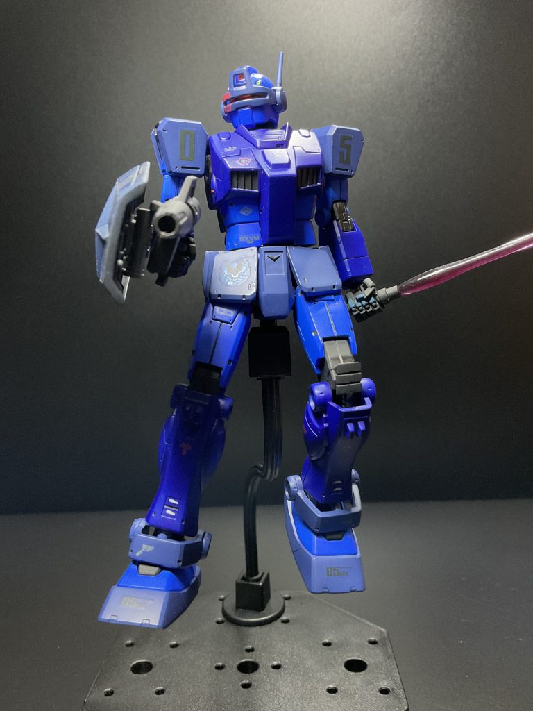 カラーリングは宇宙に溶け込むよう、青を基準にしているまた、ビームサーベルも一般用より暗色に設定されており視認性を下げる効果を狙っている