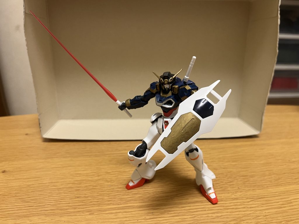 武装シンプルな武装構成だが、後述する幻想具現化能力によって、様々な武装を創造可能。ビームライフル本機専用の射撃兵装。ビームサーベル肩部に2本マウントされている。シールド防御用の曲面シールド。