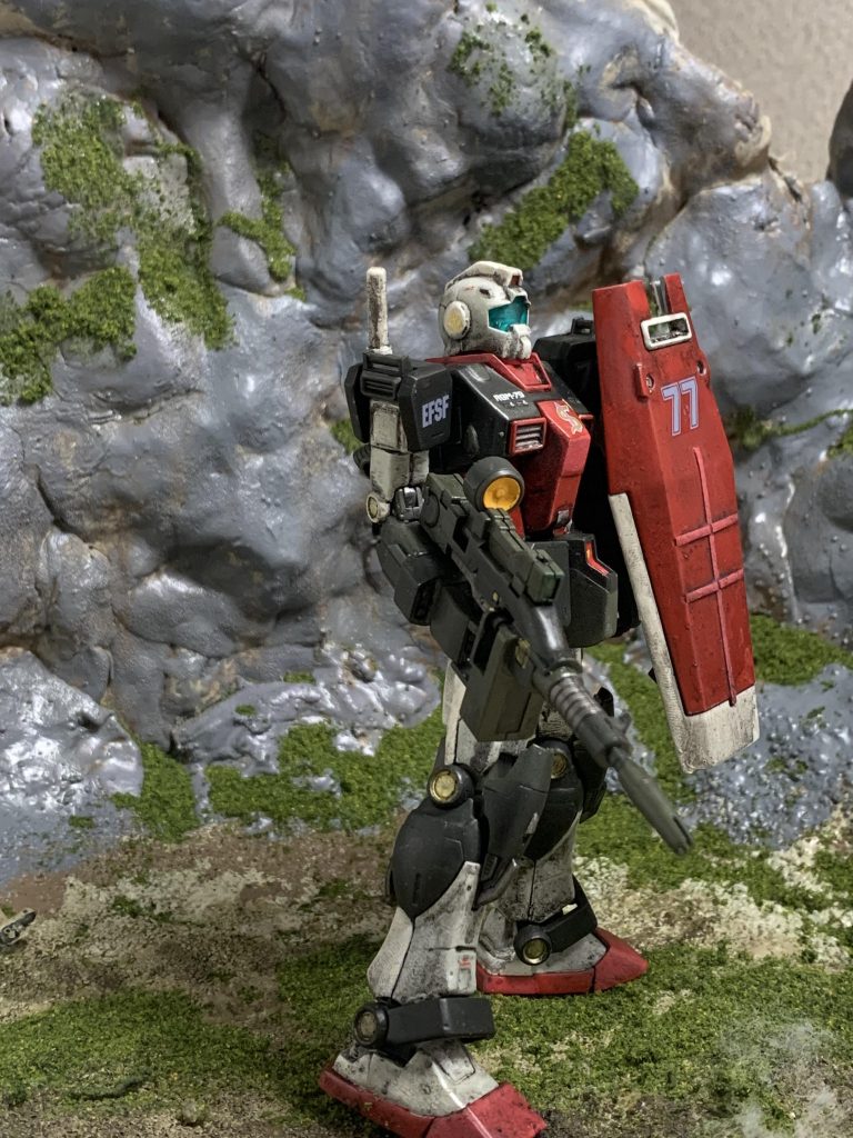 普段あまり貼らないデカールとかもはってみました。リアルタイプカラーでも、スレッガーさんの搭乗機ということにはかわりなくやりました