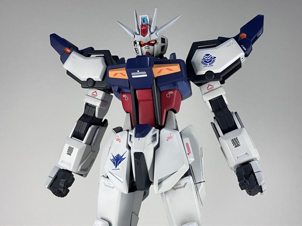 フロントアップ現状特に武器は持たせてないですが、ストライクガンダムですからいろんなパックに換装して戦います。