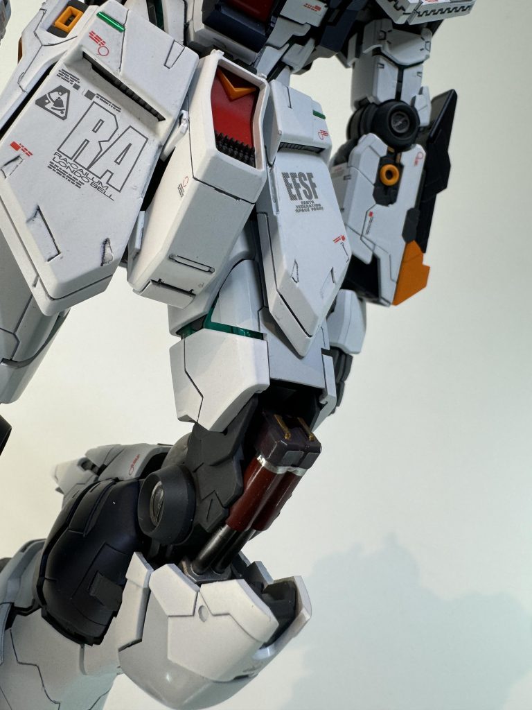 シリンダーの付け根にフィニッシュシートでキラリとポイント。