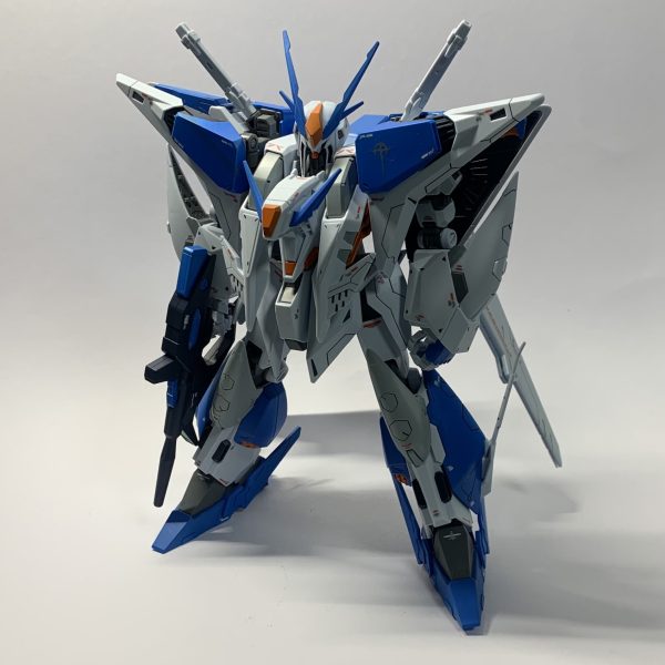 Hi-クスィーガンダム