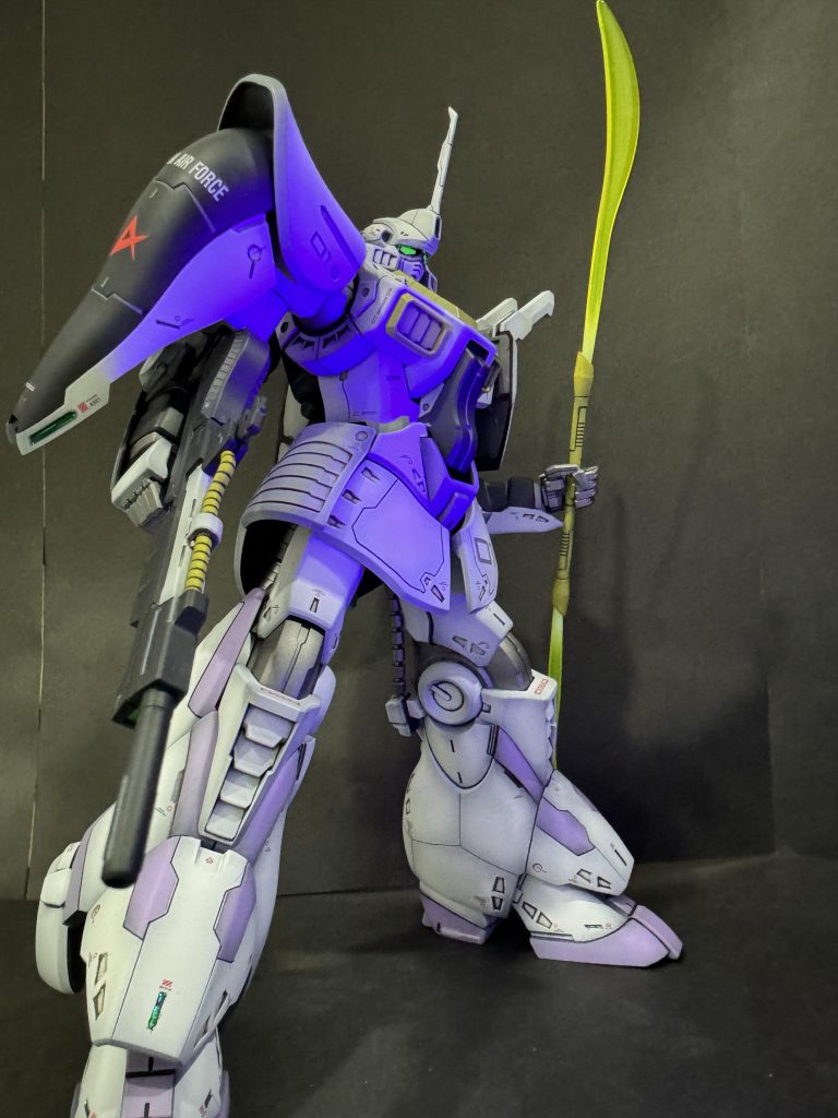 一番気に入っている煽りショット。配色と顔のおかげでヒロイックになった気がします🤣