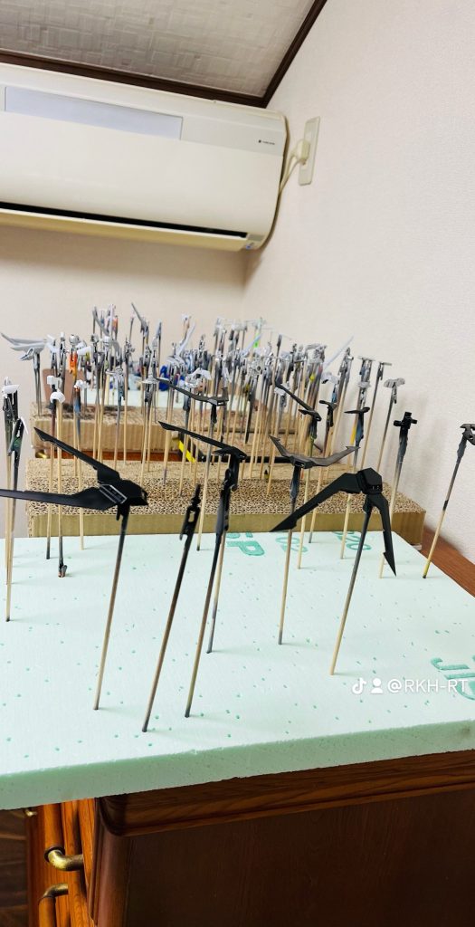 機体はホワイトとニュートラルホワイト2色で表現 