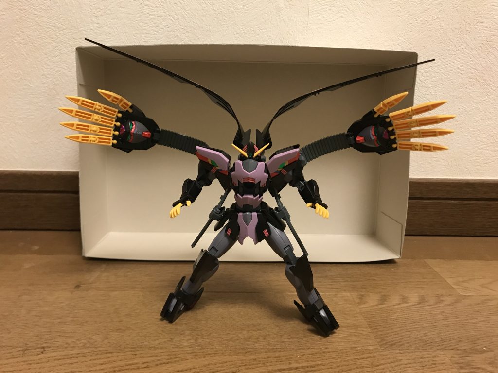 アクマッガイ形態腹部と両肩の装甲を展開する事によって、完成する形態。巨大な口部の強靭なパワーで敵を噛み砕くことを主目的とする他、更には高出力ビームを発射したり、逆にビームを飲み込むことも可能。