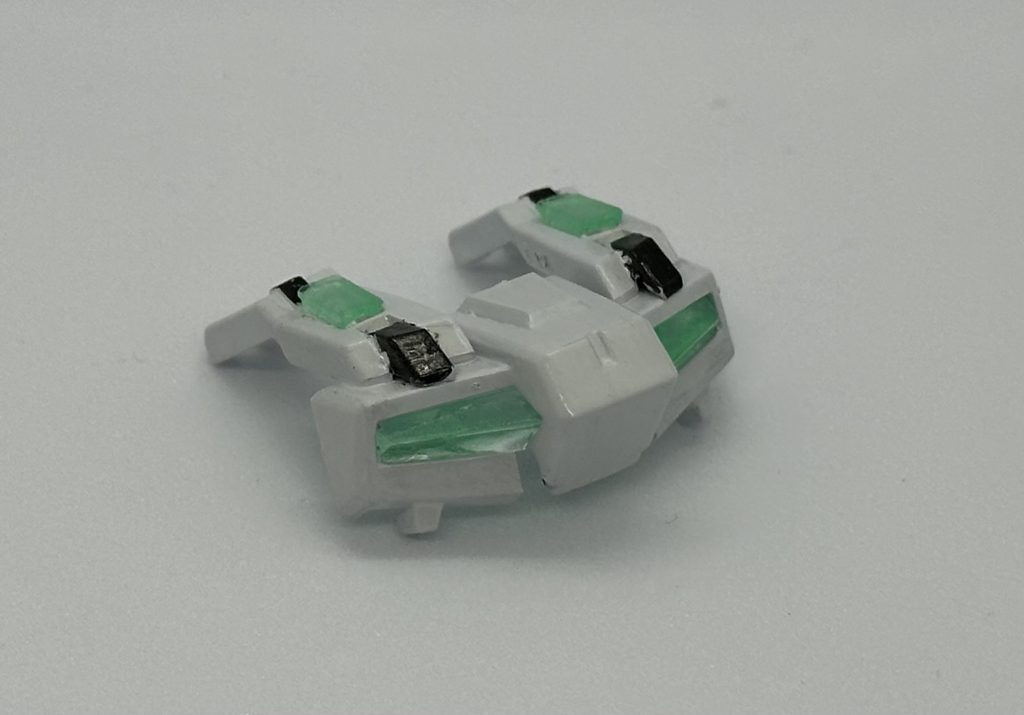 デュエルのアサルトシュラウド流石にプラ板だと限界あったのでビルスト系の物を改造クリアパーツは緑のレジンで複製