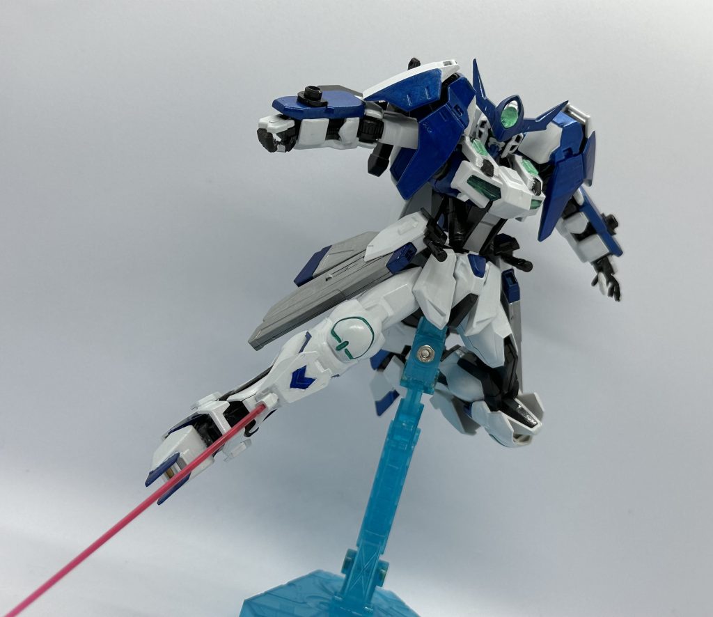 イージス要素で脚のビームサーベル無印ストライクソーシュムにもあったけどこれ以上やれる事無いからお許しを…