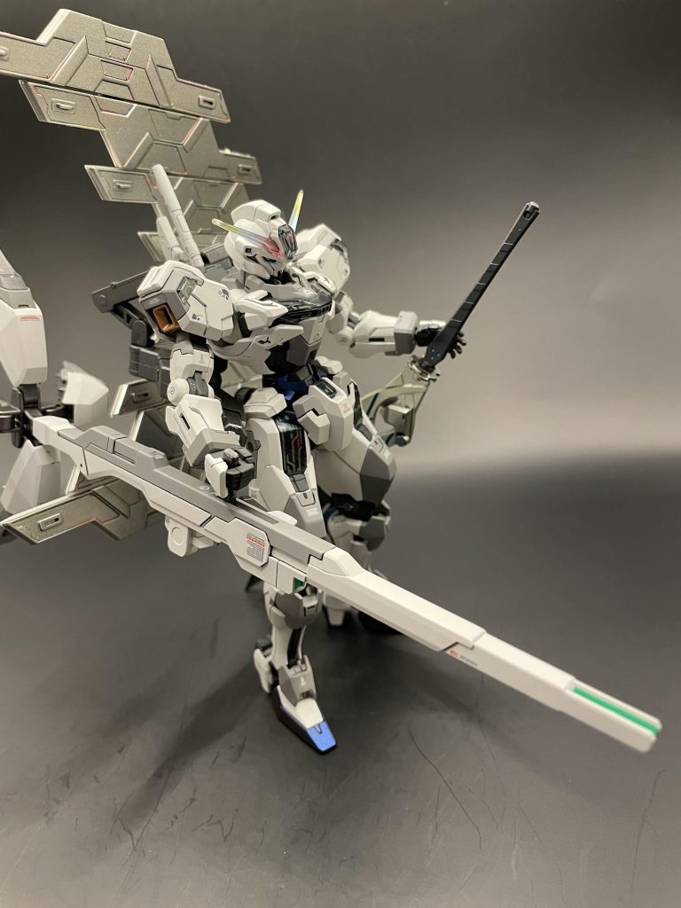 発光状態がより映えるように全体的にカラーリングは暗めにしてます赤の差し色を暗めの青に変えたのは結構よかったと思う