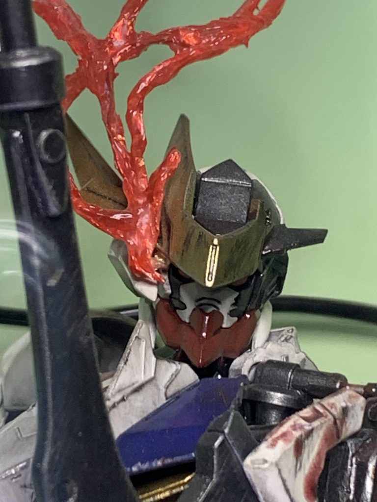 目のエフェクトは針金と透明ポリパテで作ったと記憶しています。