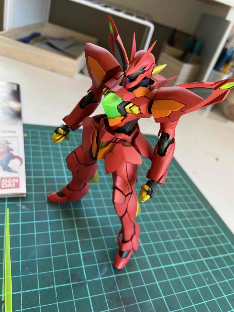 以上、久々の完成品、HGゼイドラでした。ゲームでの友達の相機ということで、下手なものは作れないといい意味で緊張感を持って臨めました。曲面主体の手ごわいキットでしたが、無事かっこよく制作出来てよかったです。制作記については、これからヴェイガン系を手掛ける方にとって少しでも参考になれば幸いです。 塗装レシピ:メタリックパンツァーレッド(ガイアノーツ)エヴァオレンジ(ガイアノーツ)Mr.メタリックカラー GXブルーゴールド(クレオス)Mr.カラー ミッドナイトブルー(クレオス) エナメル蛍光イエロー(ガイアノーツ) 最後までご覧いただきありがとうございました!
