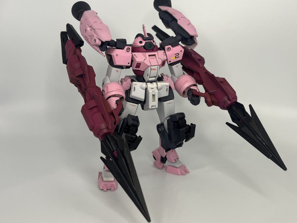 肩のシールドブースターで突撃