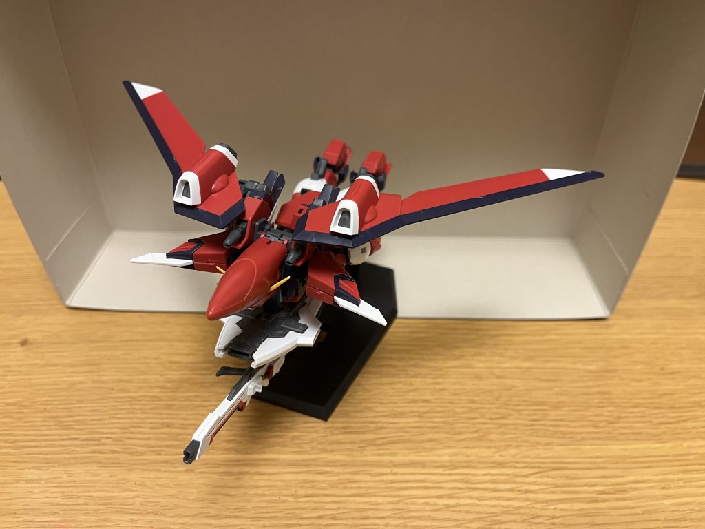 変形機構同じ機構と内部フレームを持つライジングフリーダムと同様に、戦闘機型のMA形態への変形機構が搭載されている。