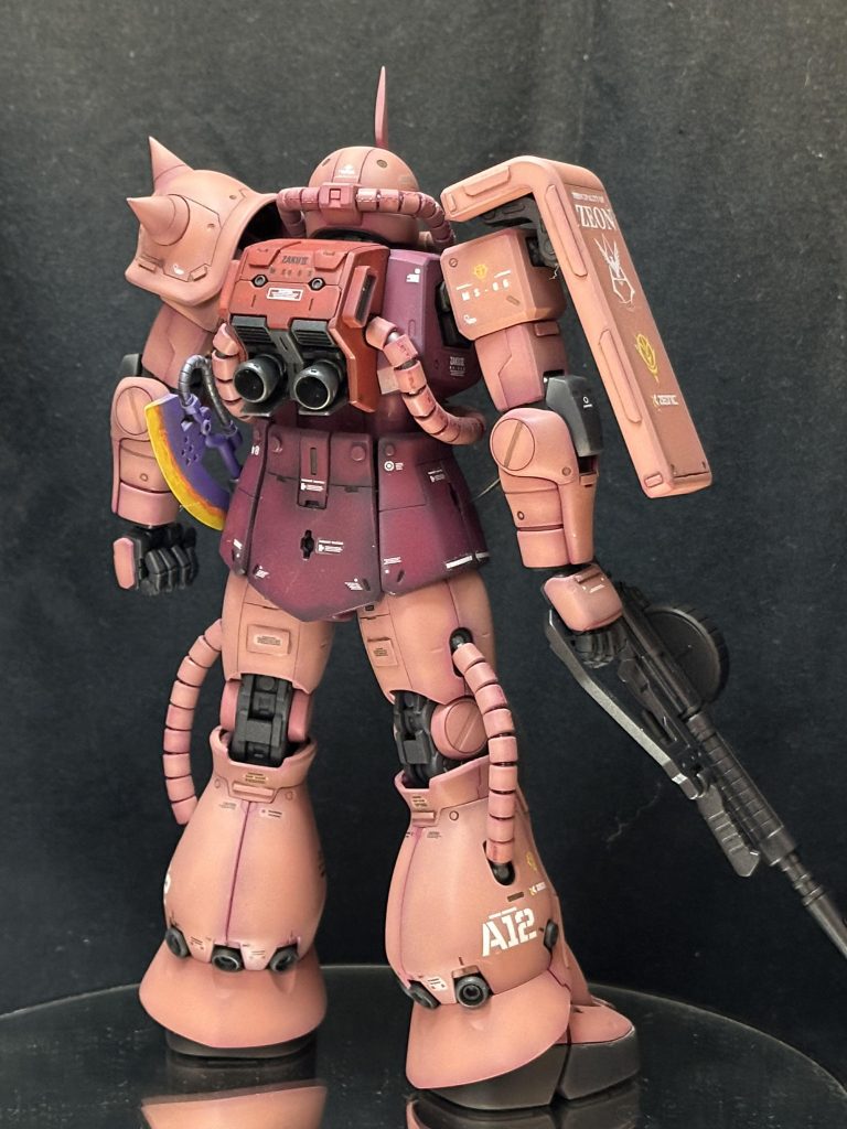 内部フレームはガンメタリック、外装はグラデーション塗装をしてつや消し仕上げです。