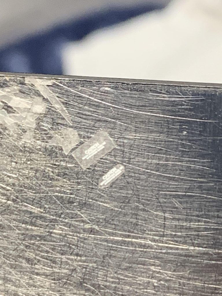 マーキングシールは余白をカットして貼れば、かなり使えます。