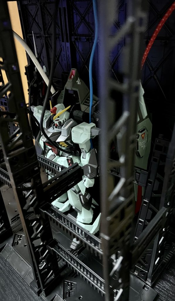 カチッと固定できないのがネックですが簡単にジオラマっぽくできるのでニヤニヤできますw